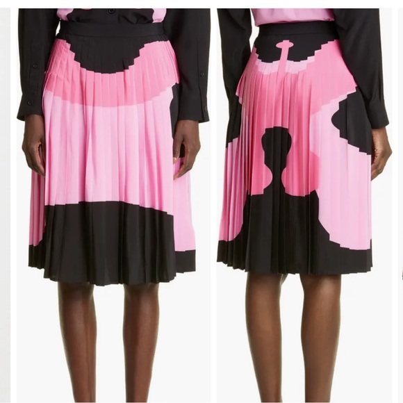 Burberry Blob Mulberry Pleated Skirt - Picture 2 of 3